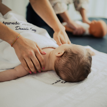 Gratis Geschenk und Massageanleitung bei der ersten Babymassage